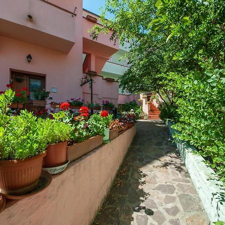 Awesome Apartment In La Maddalena With Kitchen Buitenkant foto