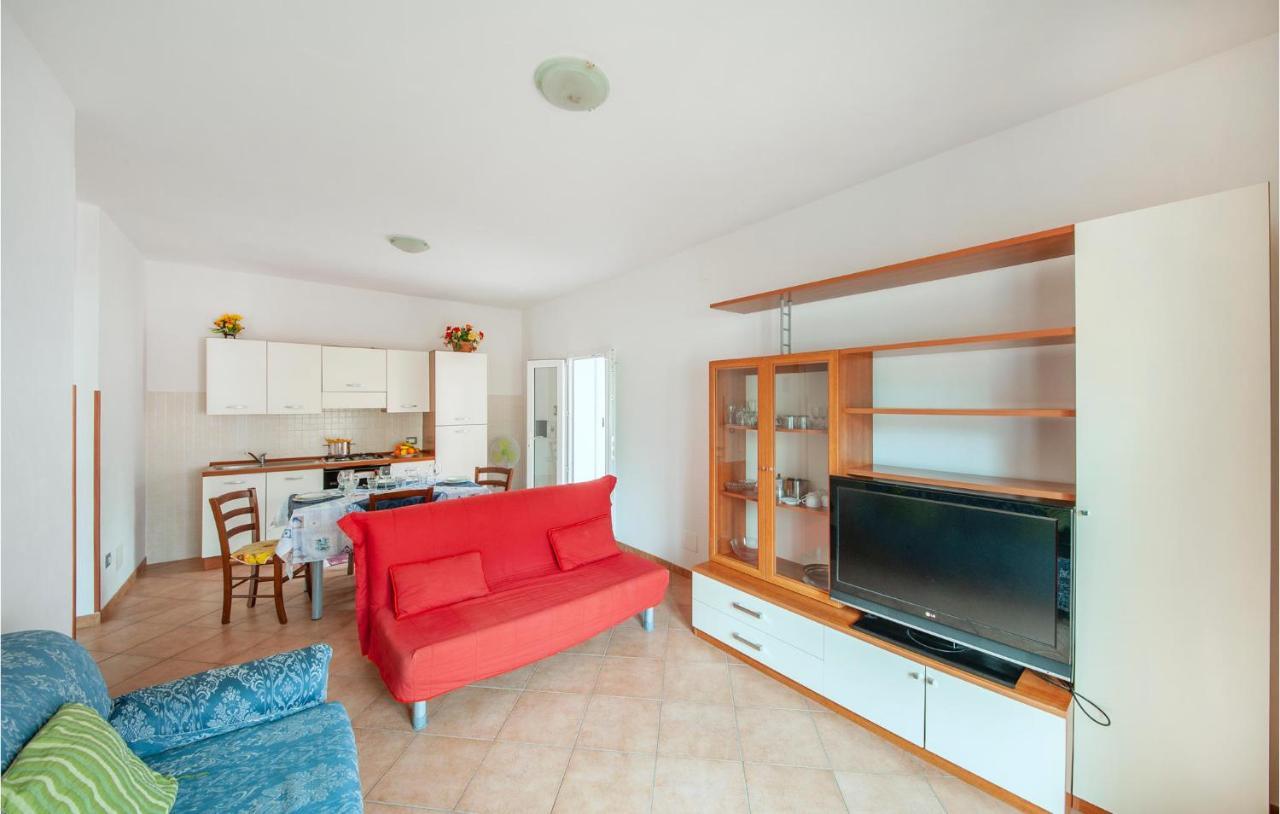 Awesome Apartment In La Maddalena With Kitchen Buitenkant foto